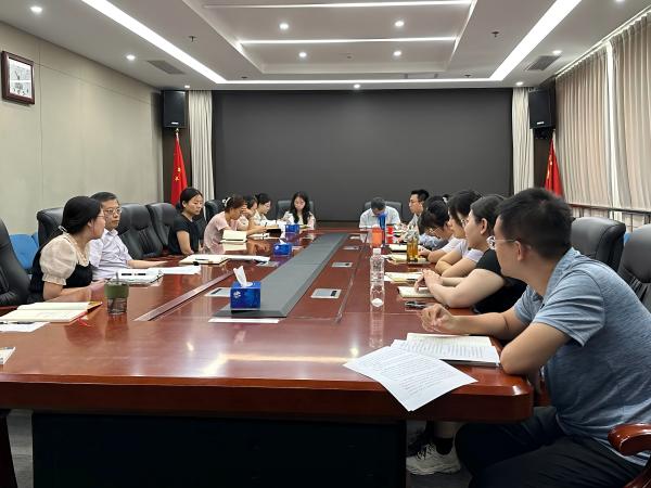 向身邊“四好”黨員學(xué)習(xí)  爭當(dāng)改革發(fā)展排頭兵 ——農(nóng)墾中心第一黨支部組織“四好”黨員榜樣宣講活動(dòng)