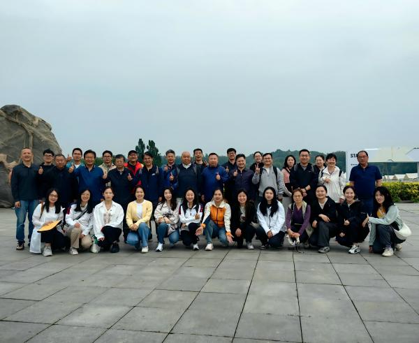 躍動(dòng)春光，共赴夏至 ——中國農(nóng)墾經(jīng)濟(jì)發(fā)展中心組織開展春游暨職工健步走活動(dòng)