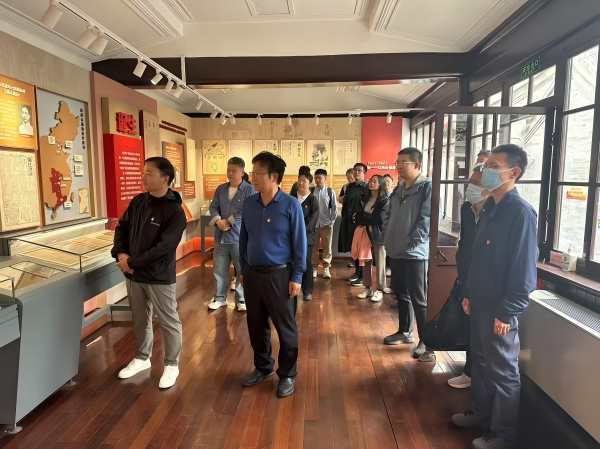 追尋紅色足跡  感悟革命精神——農(nóng)墾中心第一黨支部與中國農(nóng)村雜志社新媒體支部聯(lián)合舉辦主題黨日活動(dòng)