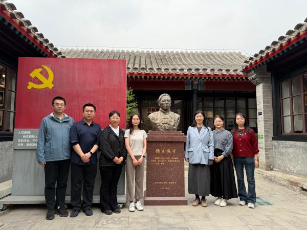 遵守“鐵規(guī)矩”，做好“學(xué)查改”——農(nóng)墾中心第一青年理論學(xué)習(xí)小組開展深入貫徹中央八項(xiàng)規(guī)定精神專題學(xué)習(xí)